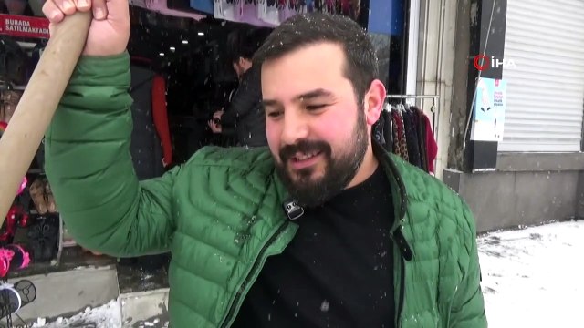 Muş’ta yoğun kar yağışı 205 köy yolu ulaşıma kapattı