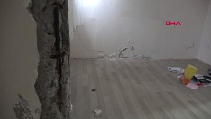 İstanbul Sultangazi'de Kolonları Çatlayan Binada Tedirgin Yaşam