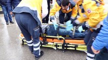 Hastane servis minibüsü ile otomobil çarpıştı: 1 yaralı