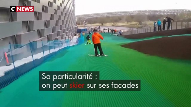 A Copenhague, les habitants peuvent skier sur une usine de tri de déchets