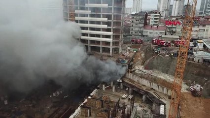 Kadıköy'de Şantiye Alanında İnşaat Malzemeleri Yanıyor