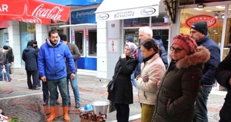 Sardalyanın 10 Liraya Düştüğünü Görenler, Balıkçı Tezgahlarına Akın Etti