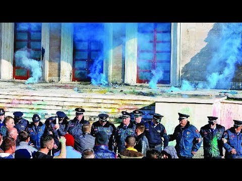 Policia: Kriminelët dhunë në protestë...dhe një përgjigje pse nuk i jep PD-së 'Ismail Qemalin'