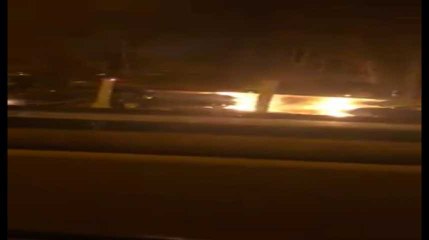 Vidéo d'un camion transportant des voitures prend feu sur l'autoroute E42 à Lambermont