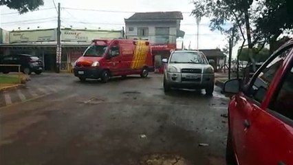 Jovem de 21 anos fica ferido ao cair de cadeira