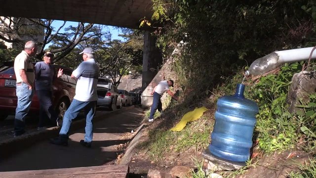 Venezuelans get water from mountain spring amid shortage