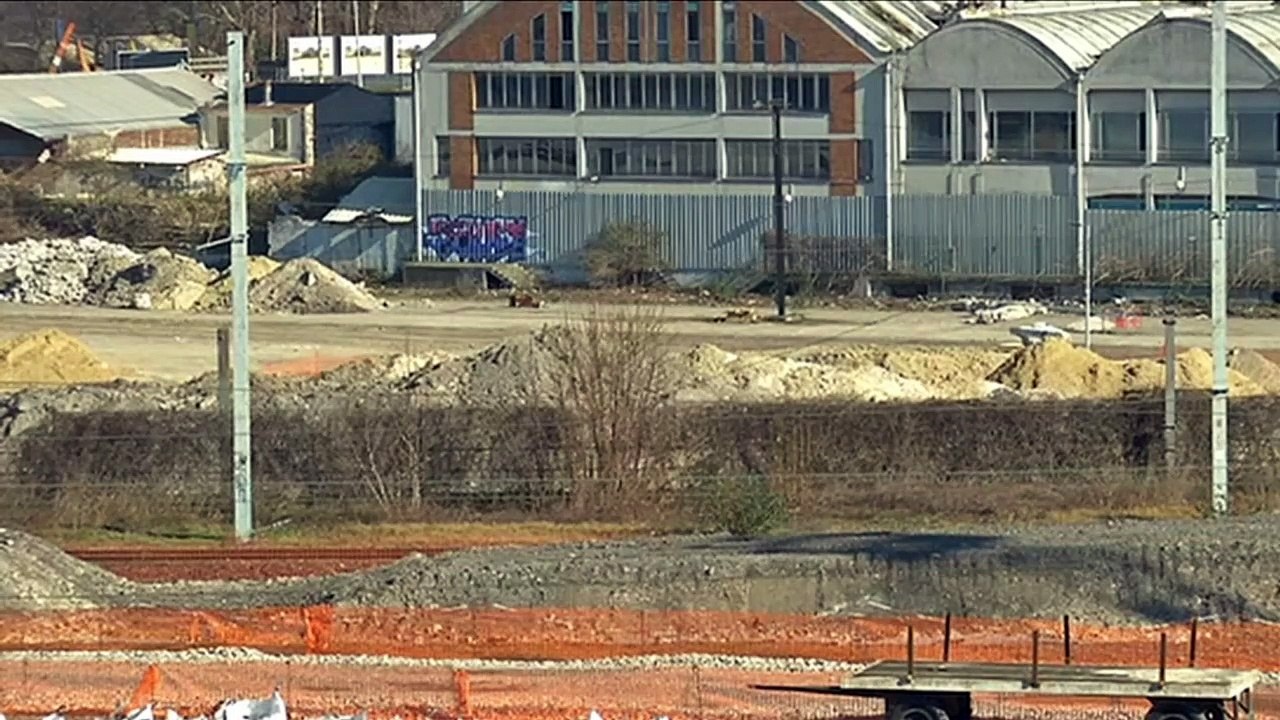 Paris : explosion d'une bombe d'aviation de la seconde guerre mondiale qui a été découverte le 4 février