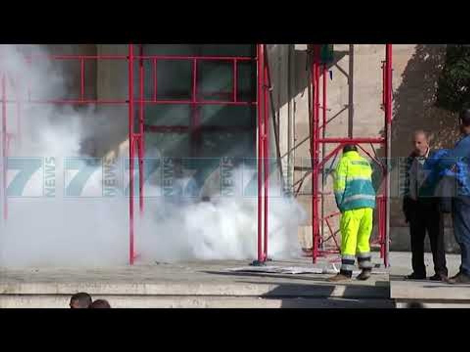 RAMA IRONIZON PROTESTUESIT E OPOZITES - News, Lajme - Kanali 7