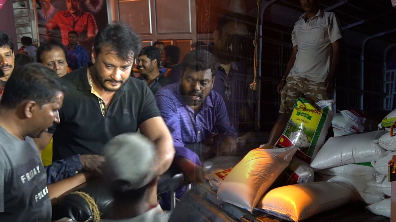 Darshan Birthday : ದರ್ಶನ್ ಆಸೆಯಂತೆ ಅವರ ಹುಟ್ಟುಹಬ್ಬಕ್ಕೆ ಹರಿದು ಬಂದ ಅಕ್ಕಿ ಬೇಳೆ | FILMIBEAT KANNADA