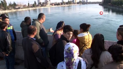 Kız çocuğu köprüden atlayıp kayboldu onlar fotoğraf çektirdi