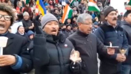 Pulwama : Ladakh Buddhist Association takes out Candle Light March, WATCH VIDEO | Oneindia News