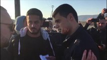 Report Tv-Policia kontrollon listat e udhëtarëve, protestuesit: Po na provokojnë