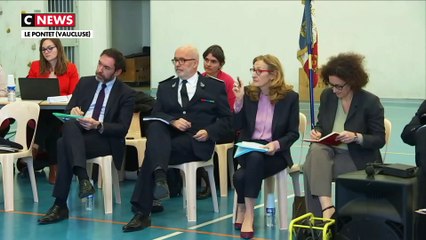 Nicole Belloubet assiste au premier Grand Débat dans une prison