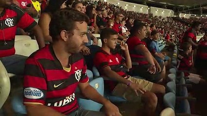 Flamengo homenageia meninos mortos em incêndio