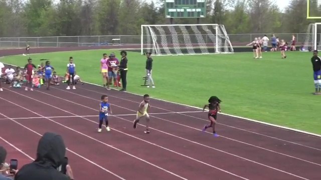 Performance incroyable : un garçon de 7 ans court le 100 mètres en 13,48 secondes !