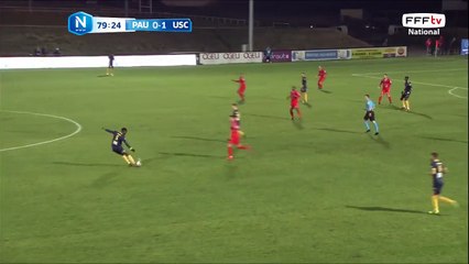 La frappe de THILL est détournée en corner par Enzo.