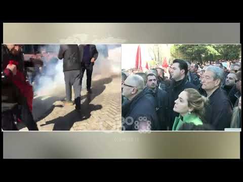 Ora News - TENSION Po hidhet gaz lotsjelles drejt protestuesve per ti zbrapsur nga kryeministria