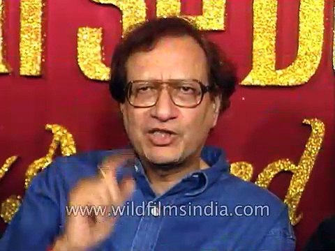 Dev Anand and Vijay Anand get together after a hiatus of 2 decades, following Chetan Anand