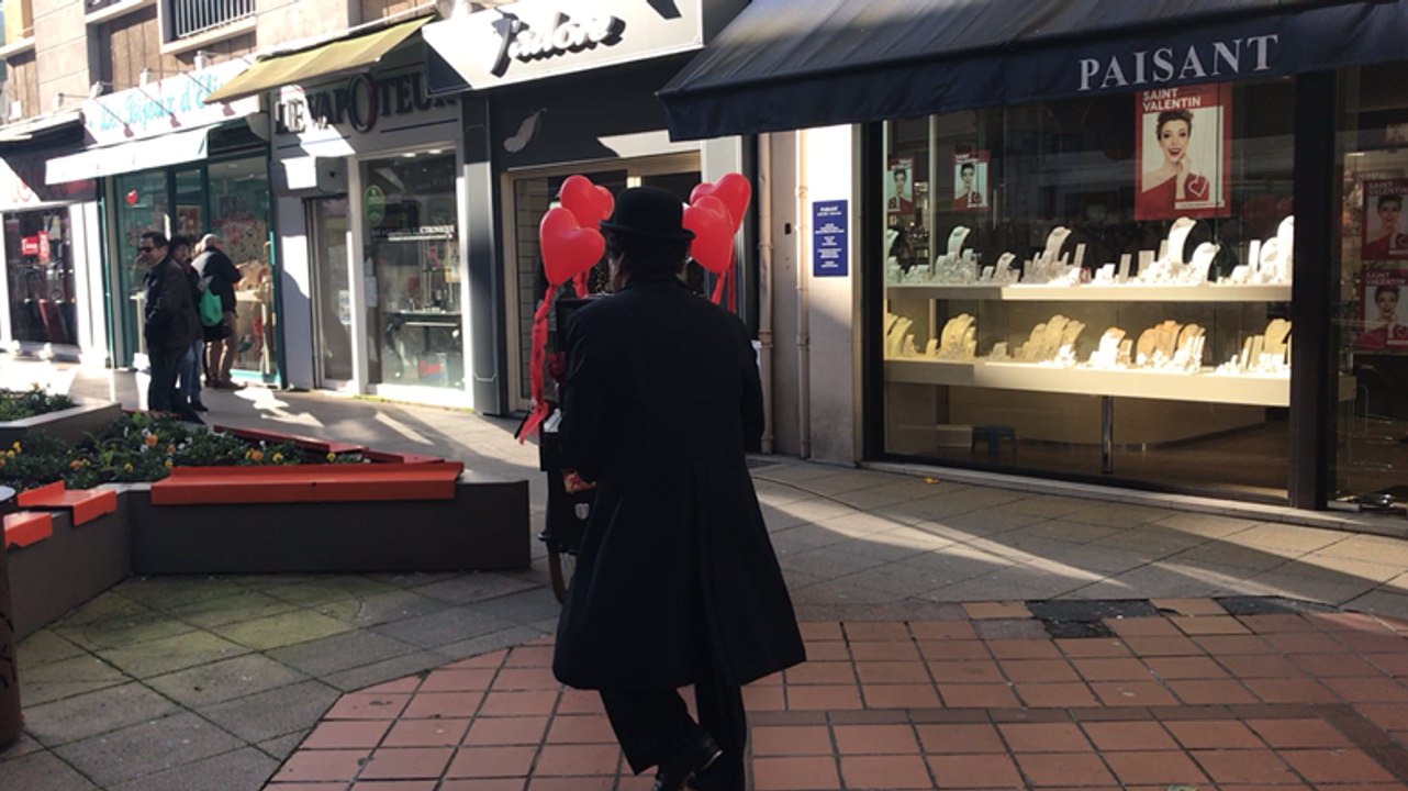 Lisieux: la Saint-Valentin met de la poésie en ville