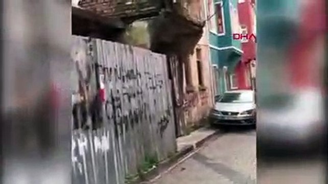 Balat'taki binanın çökme anı