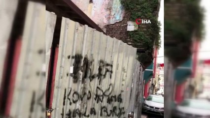 Fatih’te 3 katlı ahşap bina böyle çöktü