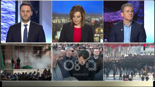 Ora News - Gaz lotsjellës dhe ujë për të zbrapsur protestuesit para kryeministrisë