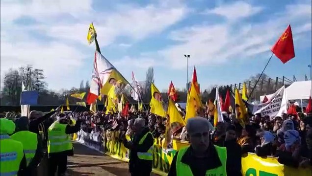 Quand les camarades gilets jaunes rencontrent les Kurdes pour manifester