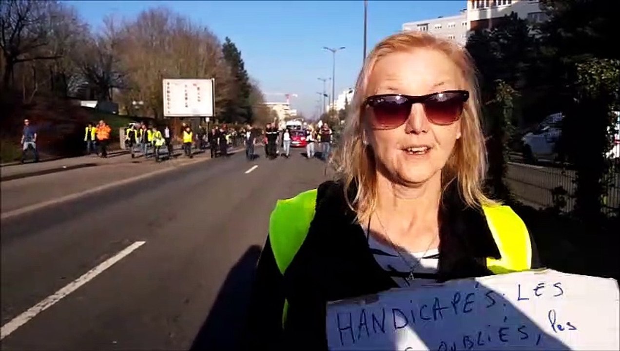 Thionville : " le rond-point où tout a commencé" pour Aline, gilet jaune de la première heure