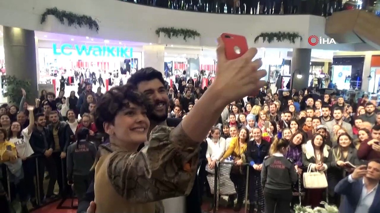 'Bir Aşk İki Hayat’ın İzmir galasında başrol oy...