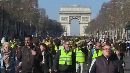 Gilets jaunes : trois mois après, la colère ne faiblit pas