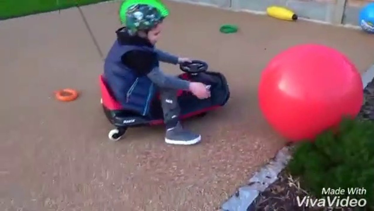 الاطفال الخرقاء أطفال صعب ألعاب طفل مضحك الحوادث - أمي صدمت! | | طفل رضيع د | حب الاطفال أطفال مضحك ضد شبح - جوني جوني أغاني الحضانة قافية وتعلم الألوان للأطفال - جوني جوني القوافي تعلم الألوان مع عائلة Gombal كاندي أطفال فنجر الأسرة  Katy and Max vaikai