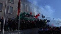 Report Tv - 5 orë flakë e bomba molotov Kryeministrisë, opozita mbyll protestën