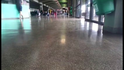 Empresa 'esqueceu' adolescente dentro de ônibus, denuncia mãe; empresa nega