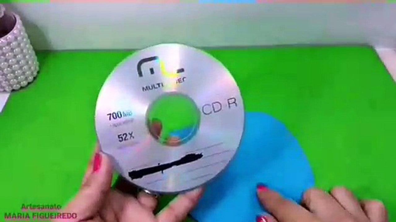 Como fazer porta doce com cd e garrafa pet