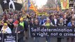 Miles protestan contra juicio a independentistas catalanes