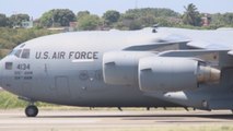 Tres aviones militares de EE.UU. dejan toneladas de ayuda para Venezuela en Cúcuta