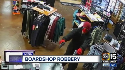 Police looking for suspects in Mesa board shop robbery