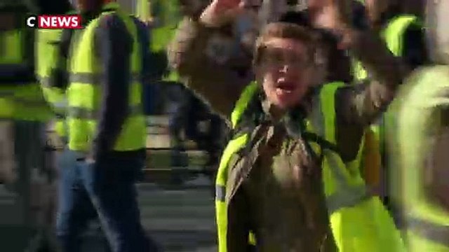 Heurts avec les manifestants : la stratégie de la police