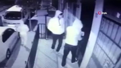 Bahçelievler'de Apartmana Giren Hırsızlar Kamerada