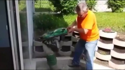 You laugh You lose - Comedy video