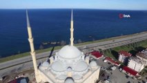 Yığma Taştan Yapılan Sarayburnu Camii Mimarisi ile Görenleri Kendisine Hayran Bırakıyor