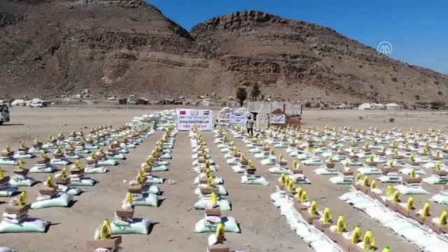 Yemen'de Çocuklar Bir Deri Bir Kemik Kalmış Durumda