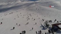 Göl Manzaralı Kayak Merkezinde Hafta Sonu Yoğunluğu Havadan Görüntülendi