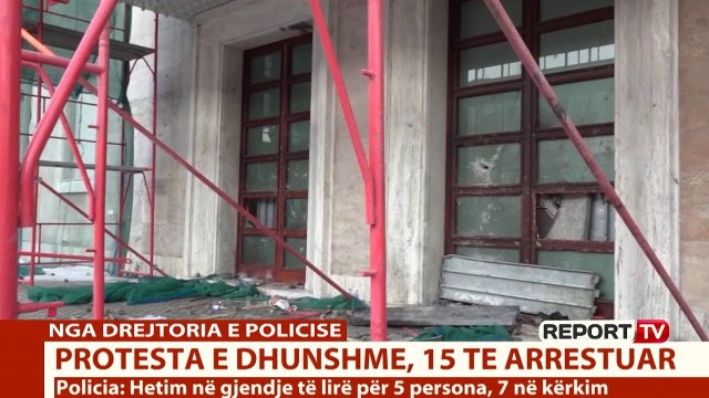 Report TV - Protesta, 15 të arrestuar, pranga edhe Florenc Hoxhës