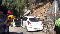 Beykoz'da Duvar Çöktü, İki Araç Altında Kaldı