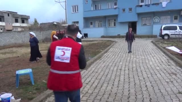 Silopi'de İhtiyaç Sahiplerine Gıda ve Giysi Yardımı