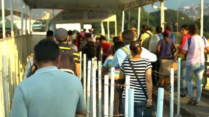 Скачать видео: Miles de venezolanos cruzan cada día a Colombia en busca de servicios médicos