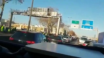 Fourgon de police attaqué par des Gilets Jaunes (Acte 14)