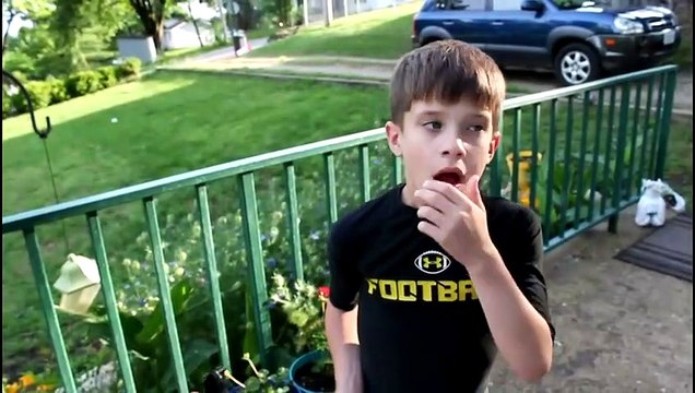 Il se fait arracher une dent d'une façon géniale