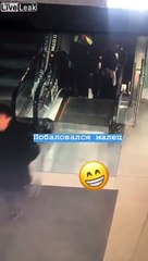 Quand l'escalator avale tes chaussures